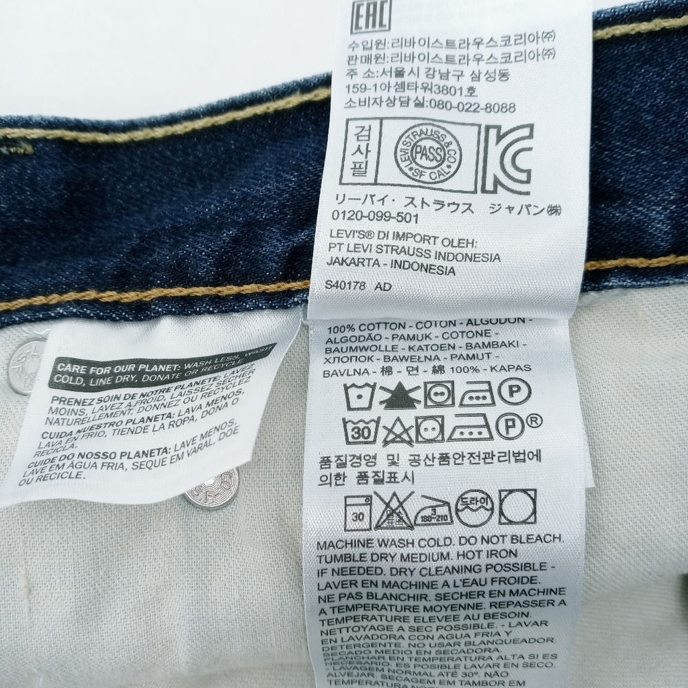 Levi's 501 Cuffed Bermuda Shorts - Picture 6 of 8